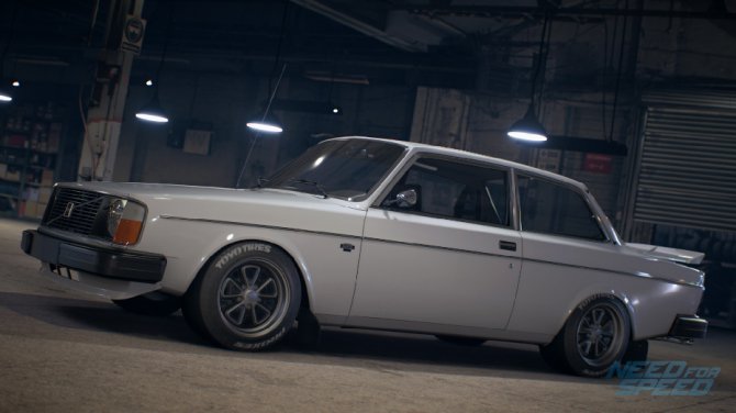 В августе 1974 года шведская компания Volvo представила новое поколение машин. Модель Volvo 242 принадлежит невероятно популярной 240-й серии, славится своей функциональностью, безопасностью и могла бы выпускаться еще десяток лет. Несмотря на квадратные очертания, это платформа для тюнинга популярна в Скандинавии, где можно найти все, что угодно: от аккуратной реставрации до бешеных моторов, огнедышащих машин для дрэг-рейсинга и легендарных титулованных гонщиков.