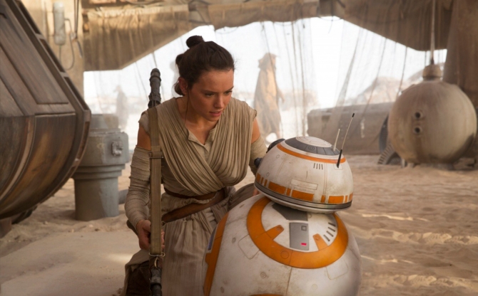 Милый робот BB-8 и обаятельная Рей