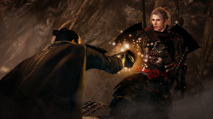 В случае со скриншотами Nioh стоит знать одно: на статичных иллюстрациях игра выглядит значительно лучше, чем в динамике. Спасибо Team Ninja за хорошие эффекты и анимацию, а также грамотно подобранным ракурсы