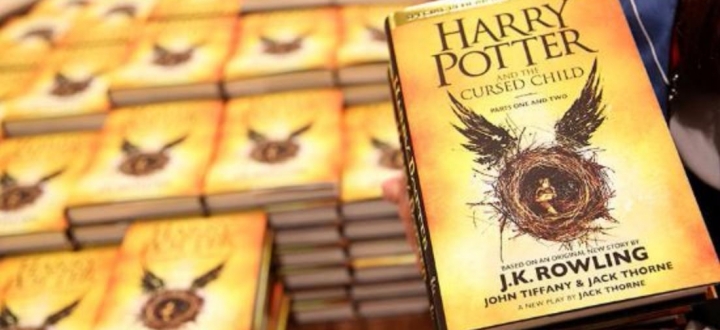 «Гарри Поттер и проклятое дитя» поступила в книжные магазины России