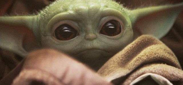 Роберт Родригес играет Грогу из «Мандалорца» на гитаре